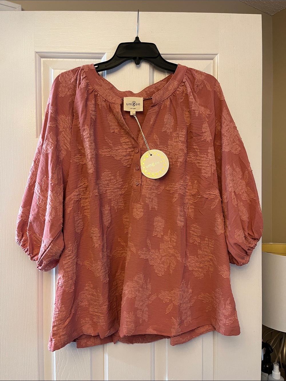 Umgee Rose Textured NWT Floral Peasant Blouse